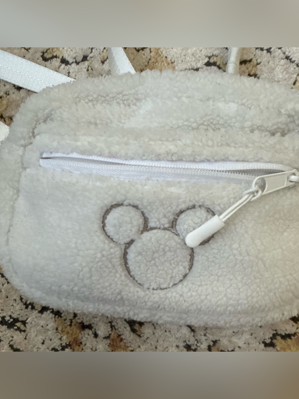 Disney Parks Mickey Mouse Icon Fleece Fanny Pack/Belt Bag Crossbody! - Picture 7 of 7